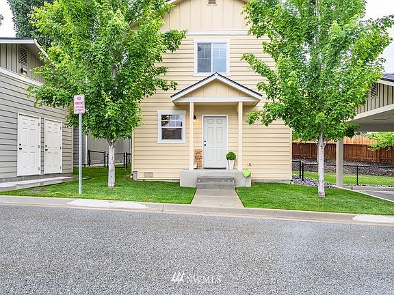 Cute 2 bedroom, 1.5 bath home