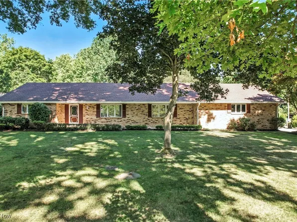 4787 Topper Hill Dr, Hubbard, OH 44425