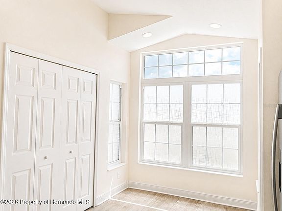 5th image of 10114 Briar Cir
