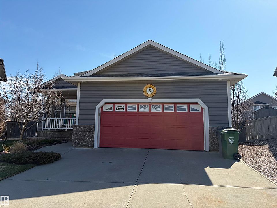 1st image of 5 Richelieu Cres