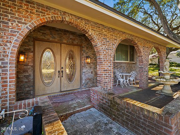 3rd image of 3511 HERMITAGE Road E