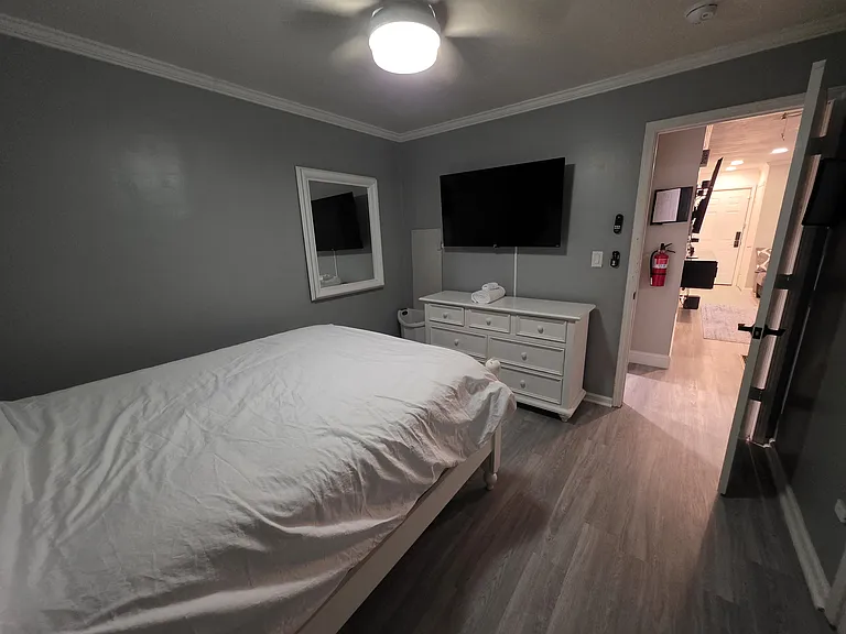2300 S Arlington Ave — Photo 14