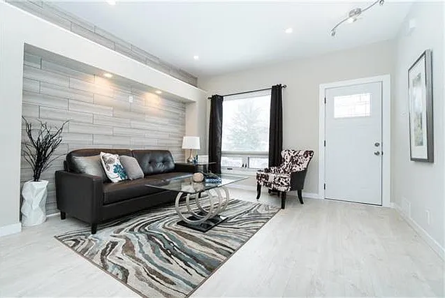 302 Collegiate St #302 — Photo 2