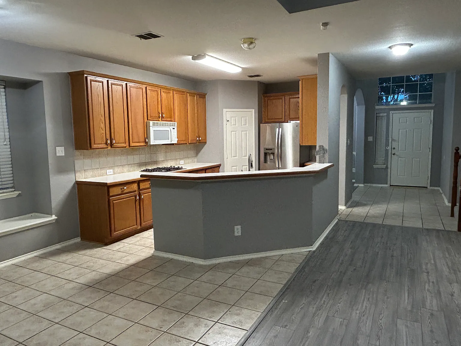 4 bed, 2.5 bath, 2750 sqft, $3,250 — Photo 4