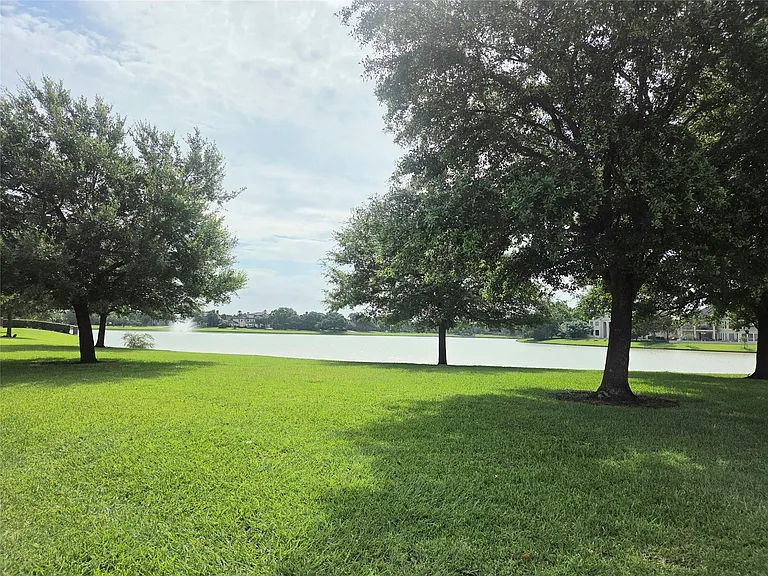 2634 Shelby Dr — Photo 2