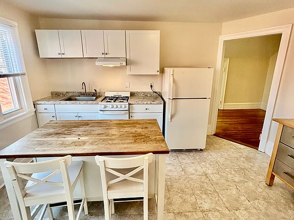 5th image of 400 Whitney Ave #20
