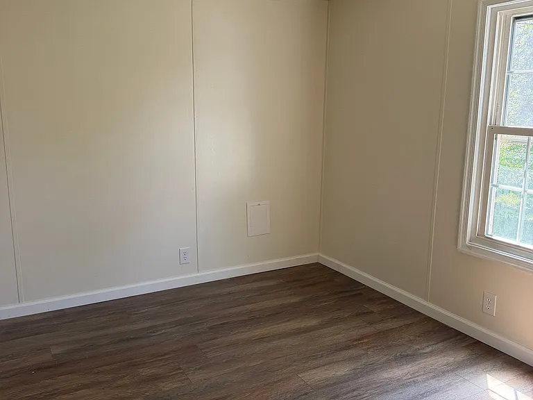 2865 Winchester Ave — Photo 4