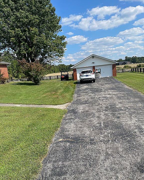 2nd image of 348 College Hill Rd