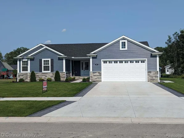 95 Capitol Dr, Marysville, MI 48040