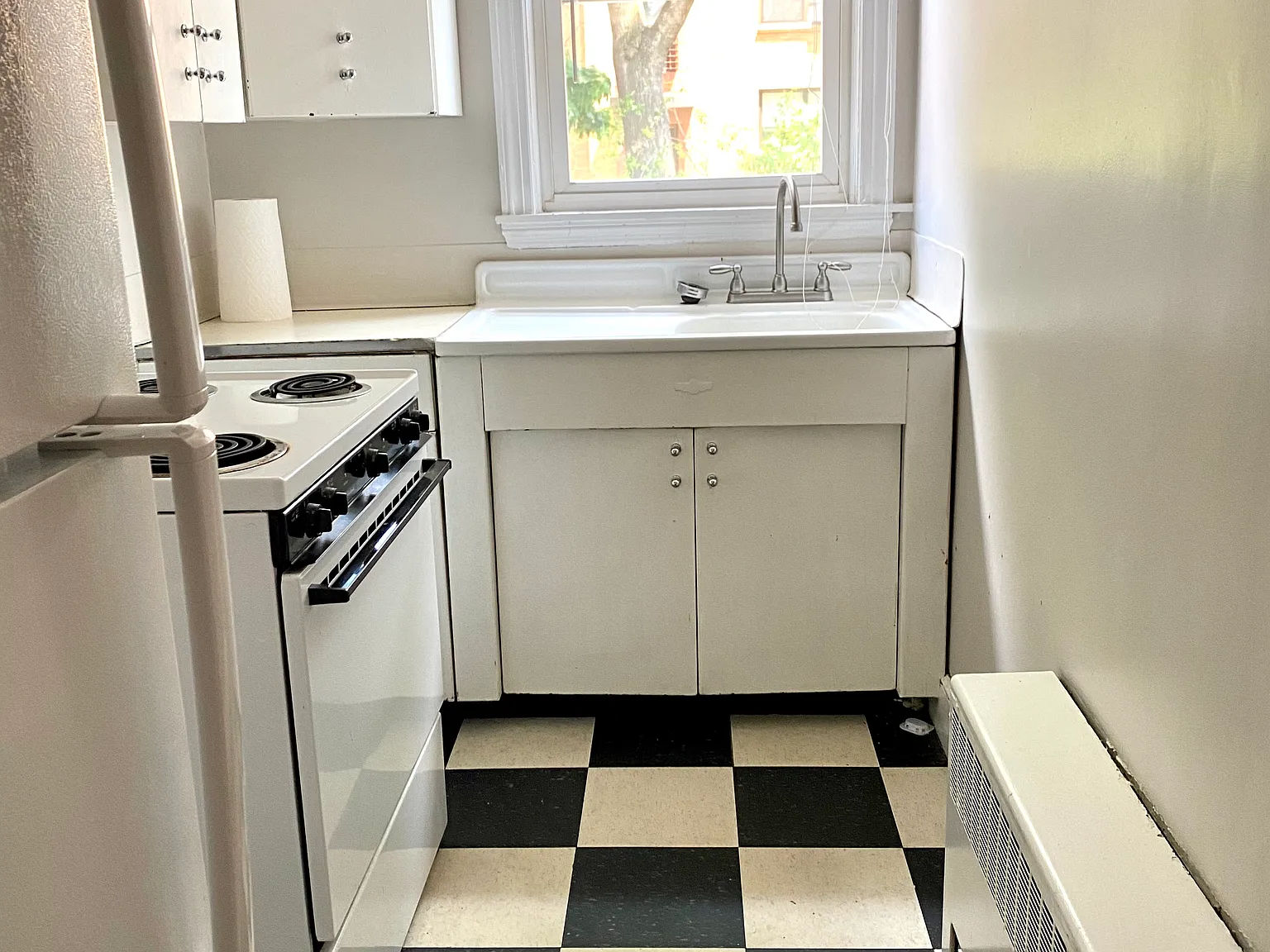 Studio, 575 sqft, $1,685 — Photo 3