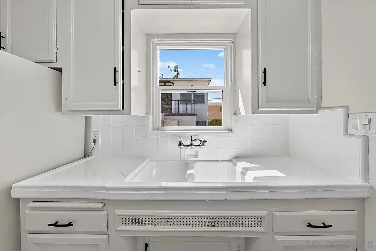 2 bed, 1.0 bath, 750 sqft, $2,700 — Photo 3