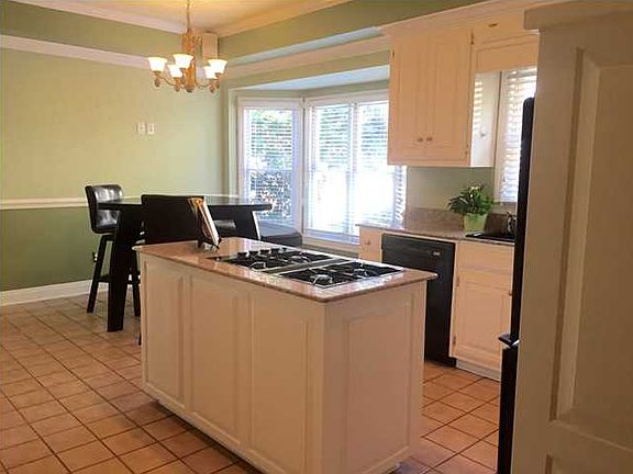 5th image of 2108 Marchfield Dr E