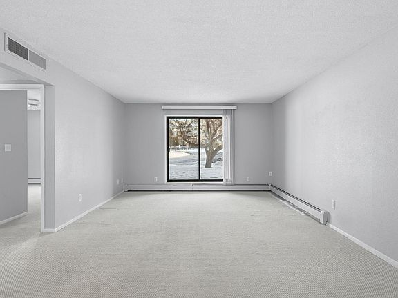 4th image of 2670 Oxford St N APT 202