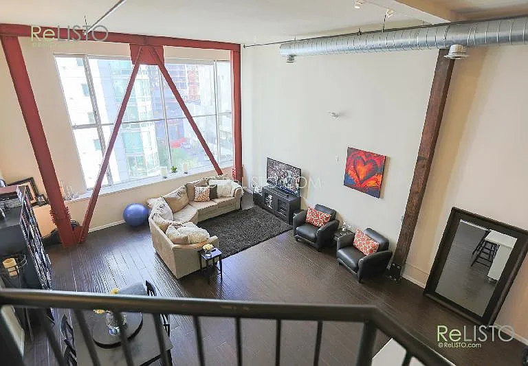 18 Lansing #307 — Photo 3