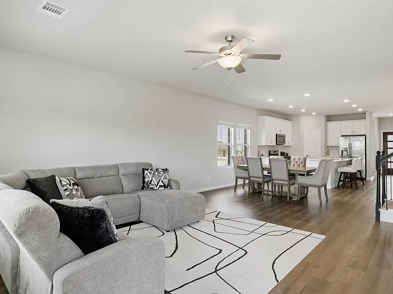 2275 Cliff Springs Dr — Photo 8