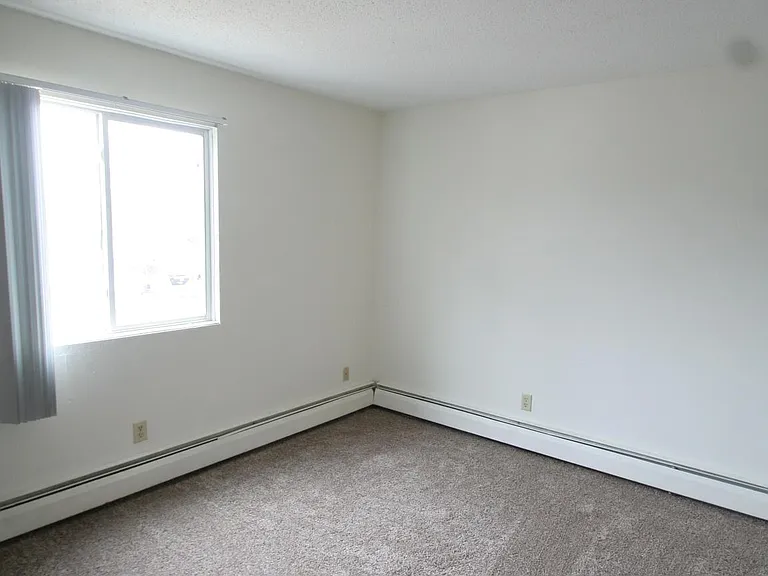 302 6th St SW #201 — Photo 5