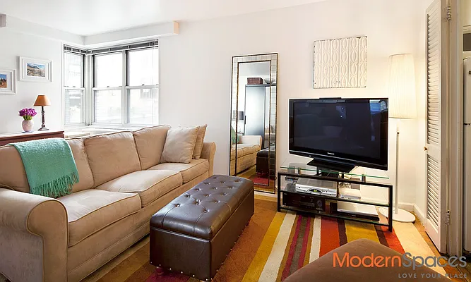 Sold by Modern Spaces | media 9