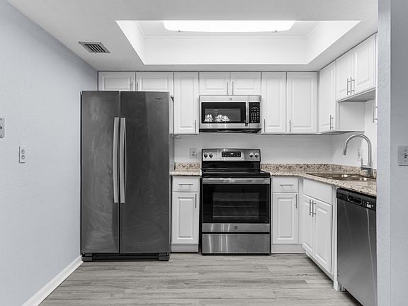2nd image of 4313 Oak Terrace Drive