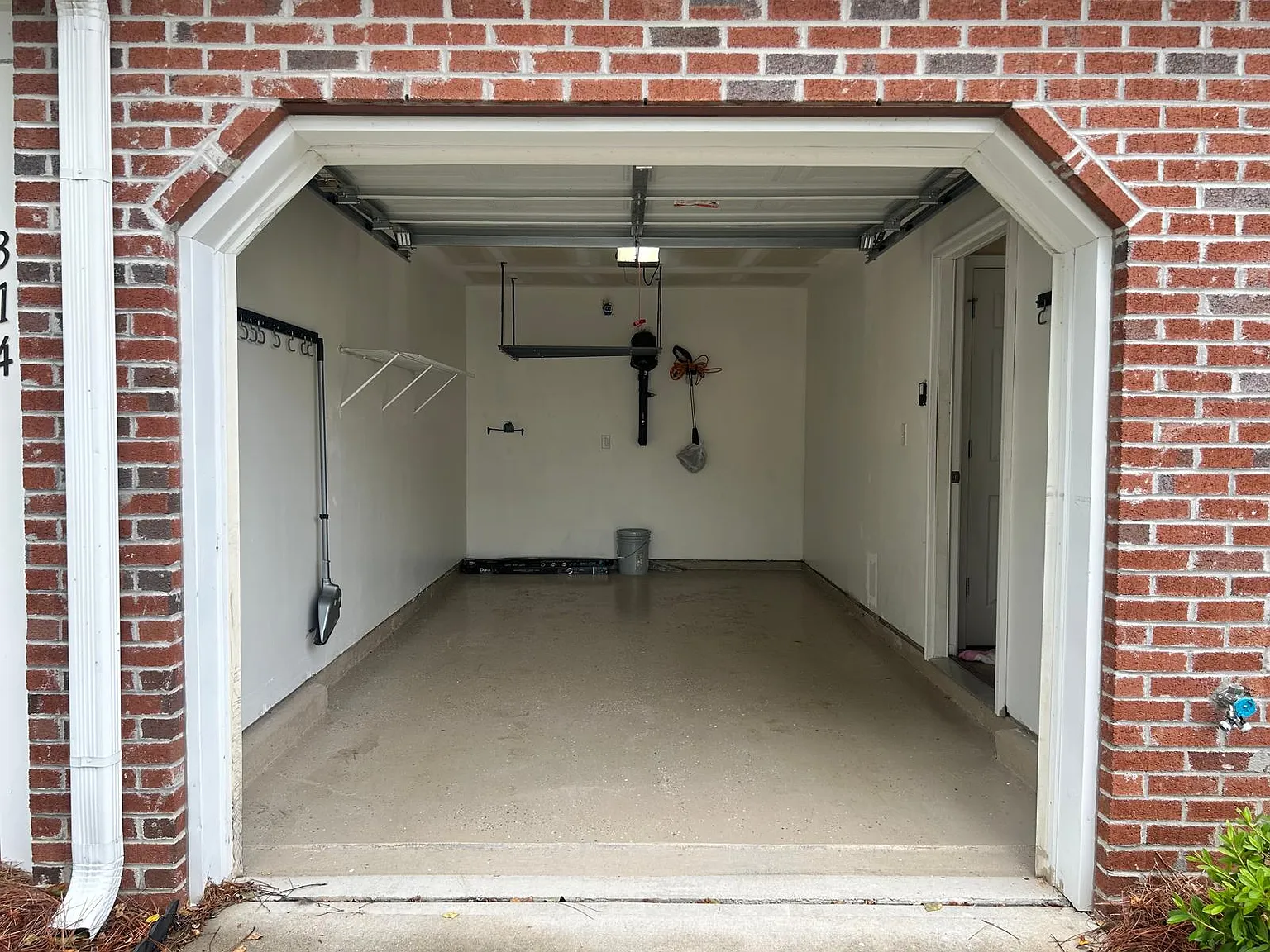 3 bed, 2.5 bath, 1595 sqft, $2,050 — Photo 3