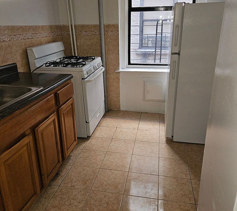 1st image of 1152-1156 Colgate Ave #1B