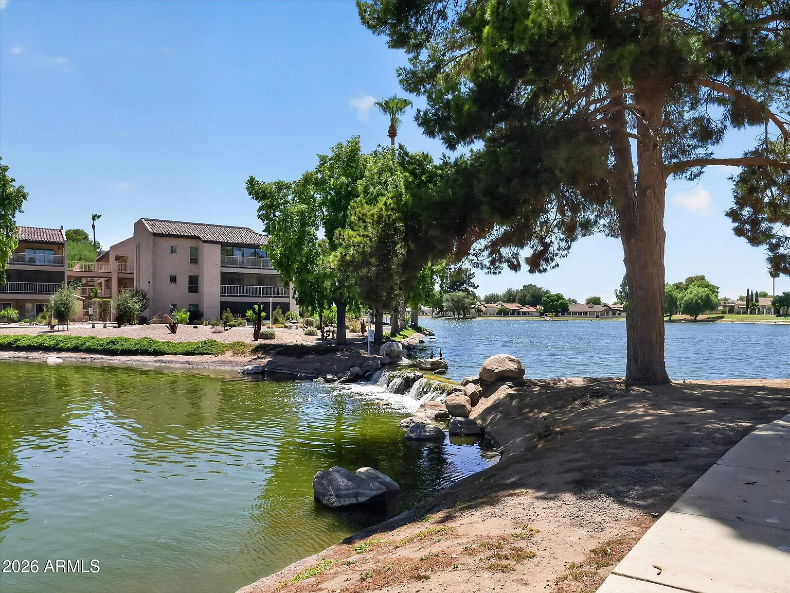 2 bed, 1.5 bath, 1498 sqft, $2,000 — Photo 2