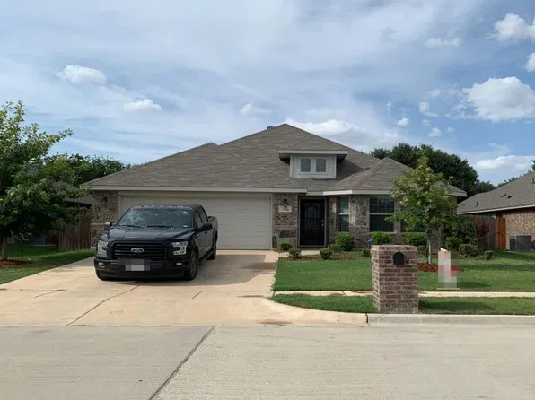 720 Ravenwood Dr, Saginaw, TX 76179
