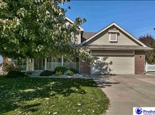 656 Reeves Cir, Papillion, NE 68046