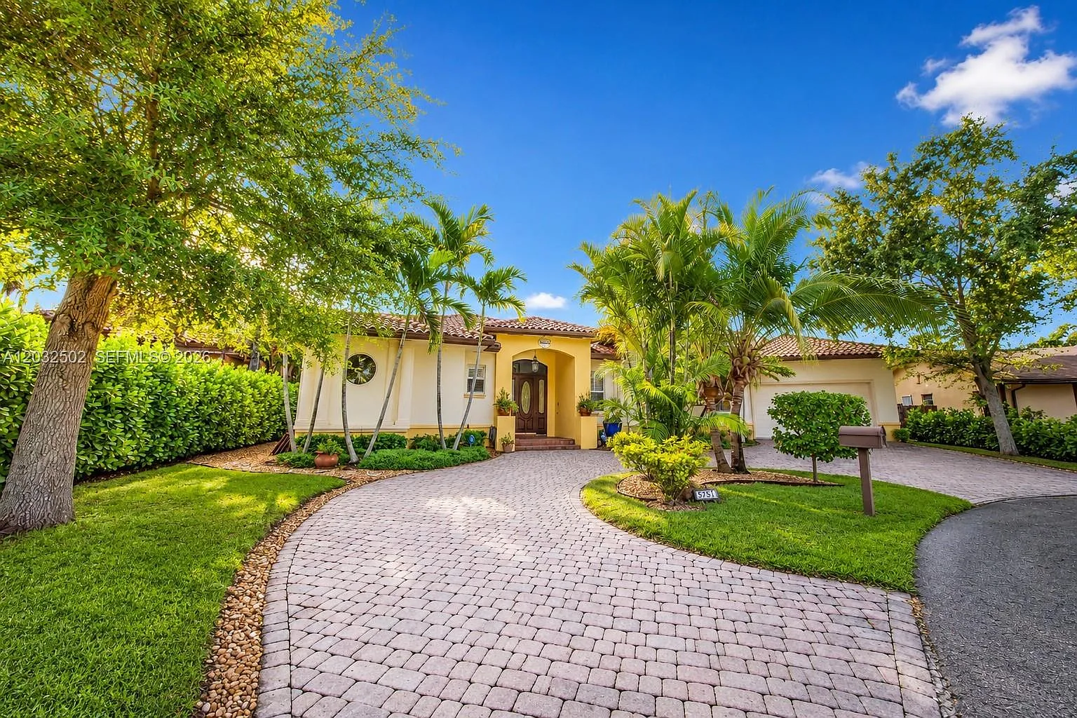 4 bed, 3.0 bath, 2410 sqft, $6,950 — Photo 1