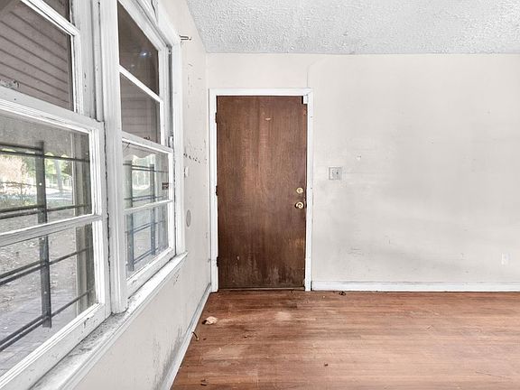 3rd image of 2346 Lakewood Ave SW