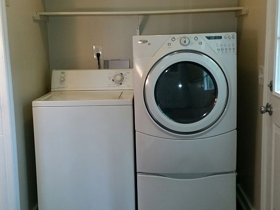 Washer / Dryer included