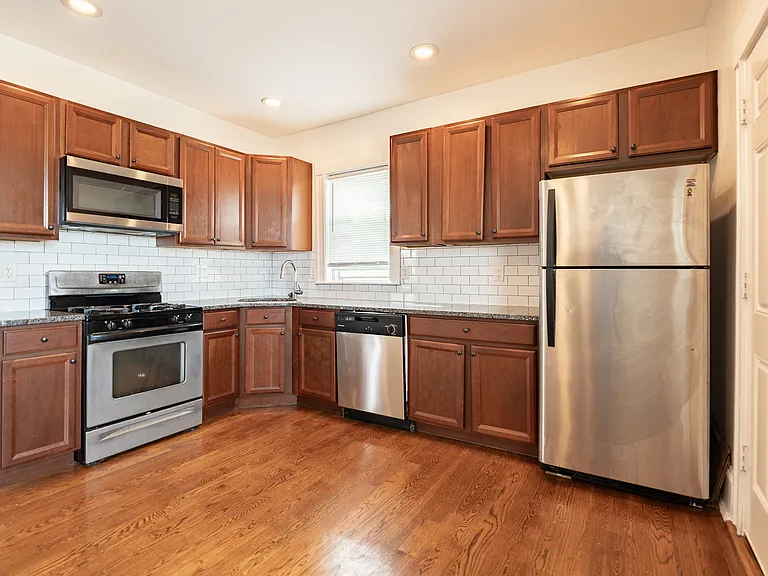 23 Greenock St #3 — Photo 2