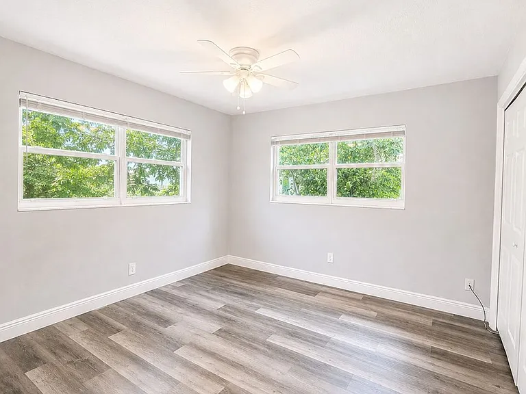 4919 York St — Photo 10