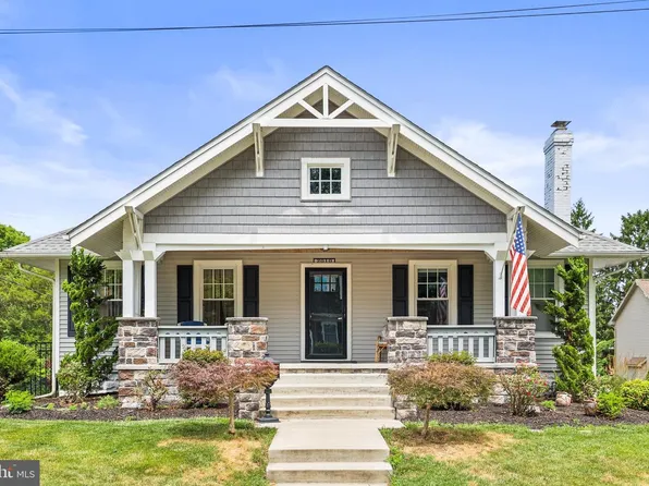 2010 Lenox St, Camp Hill, PA 17011