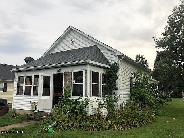 2nd image of 701 S 6th St