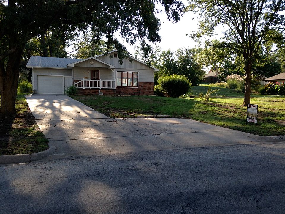 Large lot to right