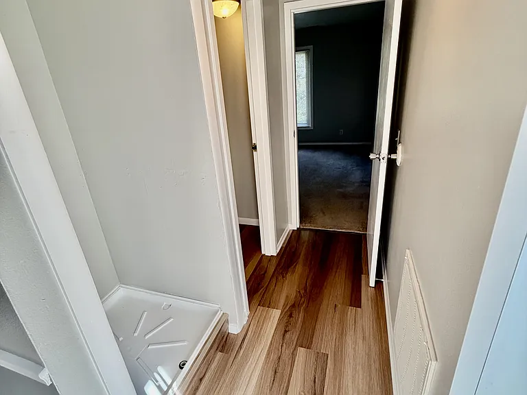 2400 S Detroit Ave #7 — Photo 6