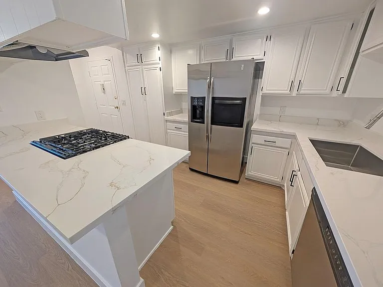 4454 Coldwater Canyon Ave #301 — Photo 12
