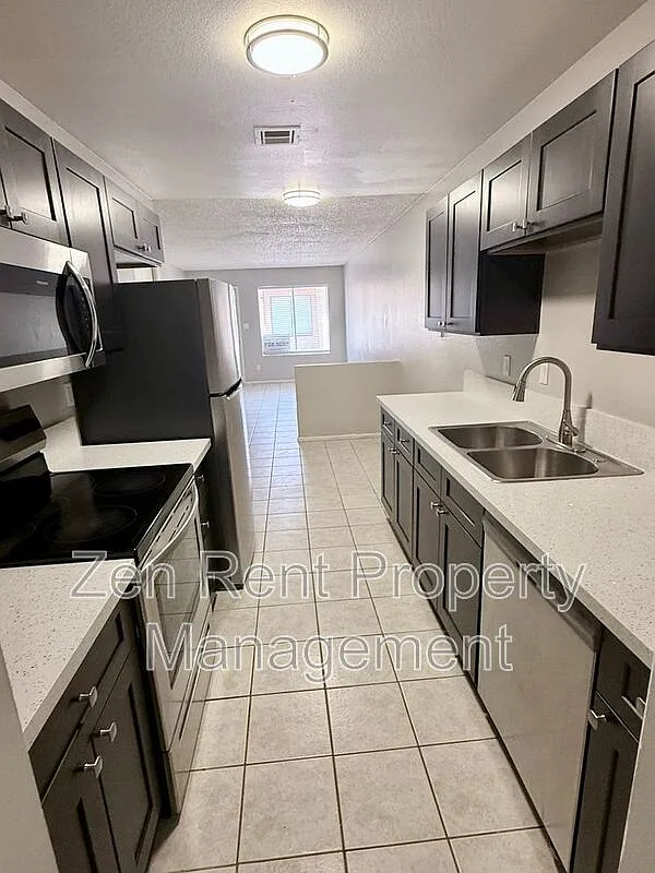 2 bed, 1.0 bath, 790 sqft, $1,275 — Photo 3