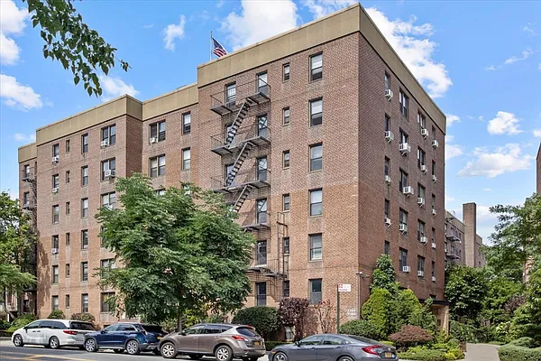 Sold by Compass | media 1