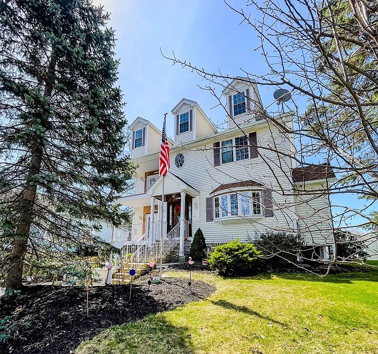 1st image of 33 Lakeside Dr