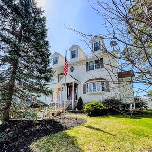 33 Lakeside Dr, Shrewsbury, MA, 01545