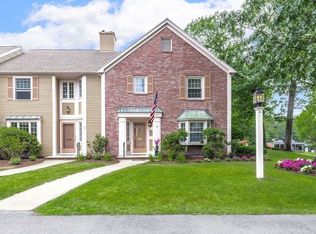 19 Oakland Ave #19, Needham, MA 02492