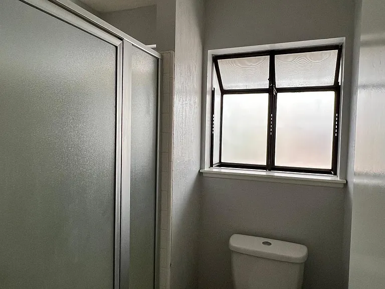 2910 S Bon View Ave — Photo 10