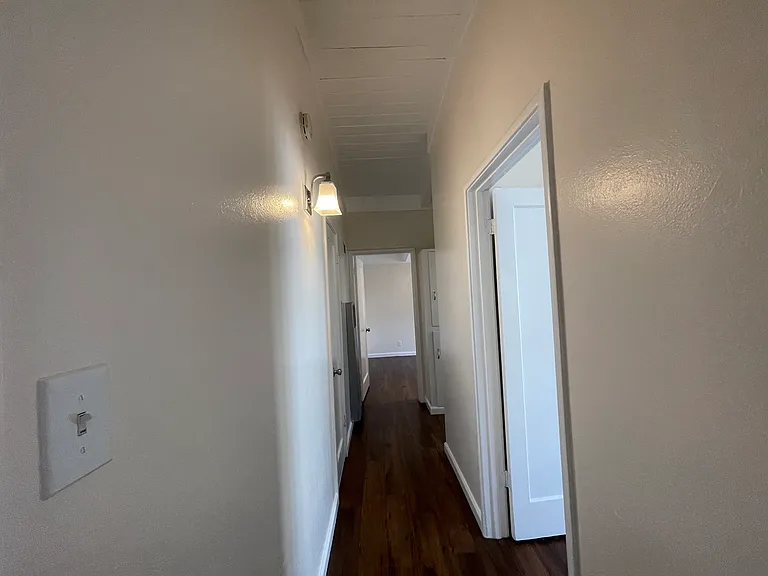 2640 Illinois St — Photo 11