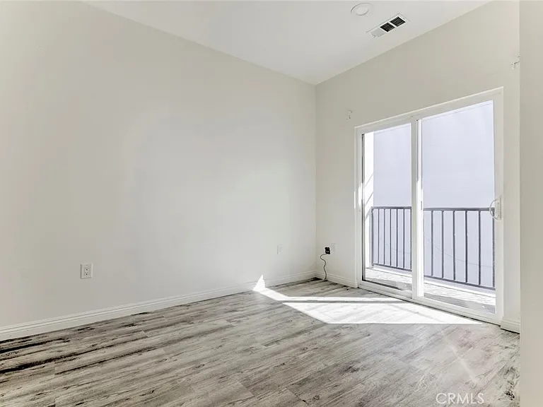 14328 Gilmore St #5 — Photo 19