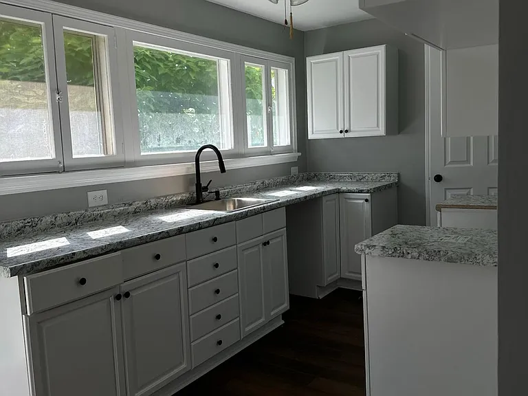 472 Lamson Ave — Photo 2