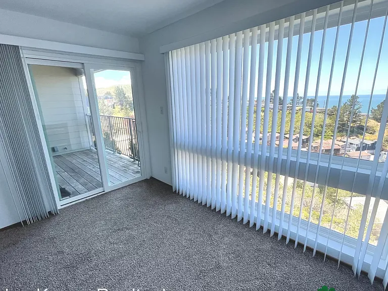 524 Monterey Rd — Photo 10
