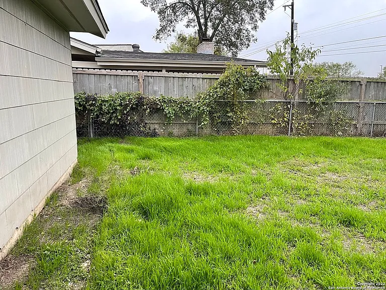 9007 Yett Ave — Photo 10