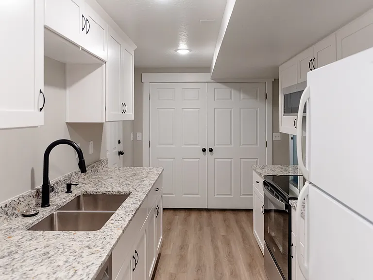 1024 S 680 W — Photo 7