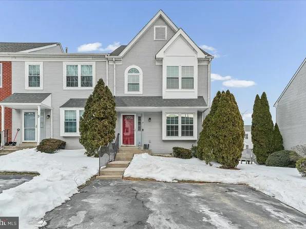 8 Eusden Dr, Aston, PA 19014